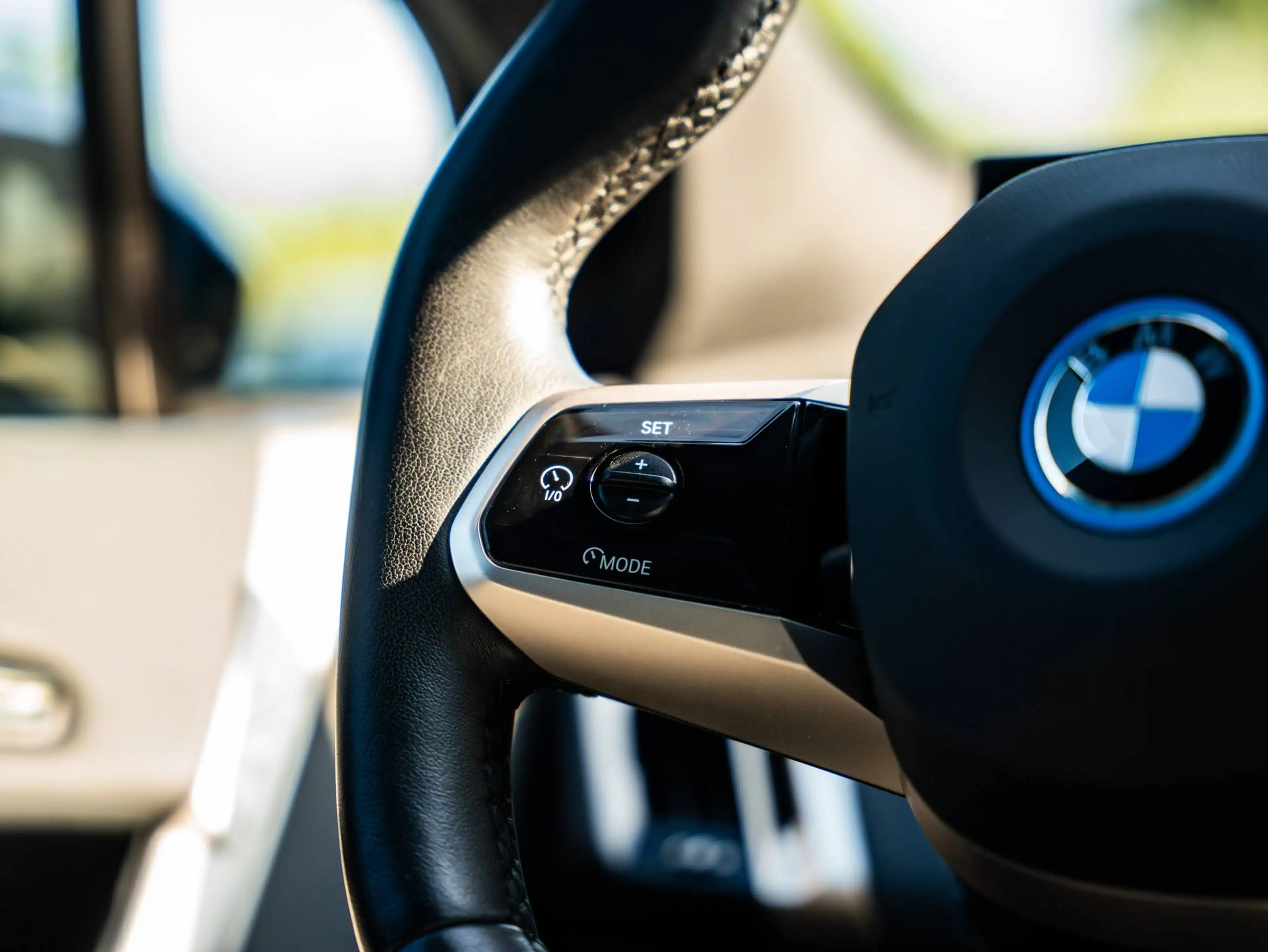 BMW iX xDrive40 - Sky Lounge - Laser - 360° - Harman Kardon - Trekhaak - 22" - ACC - HUD — photo 12