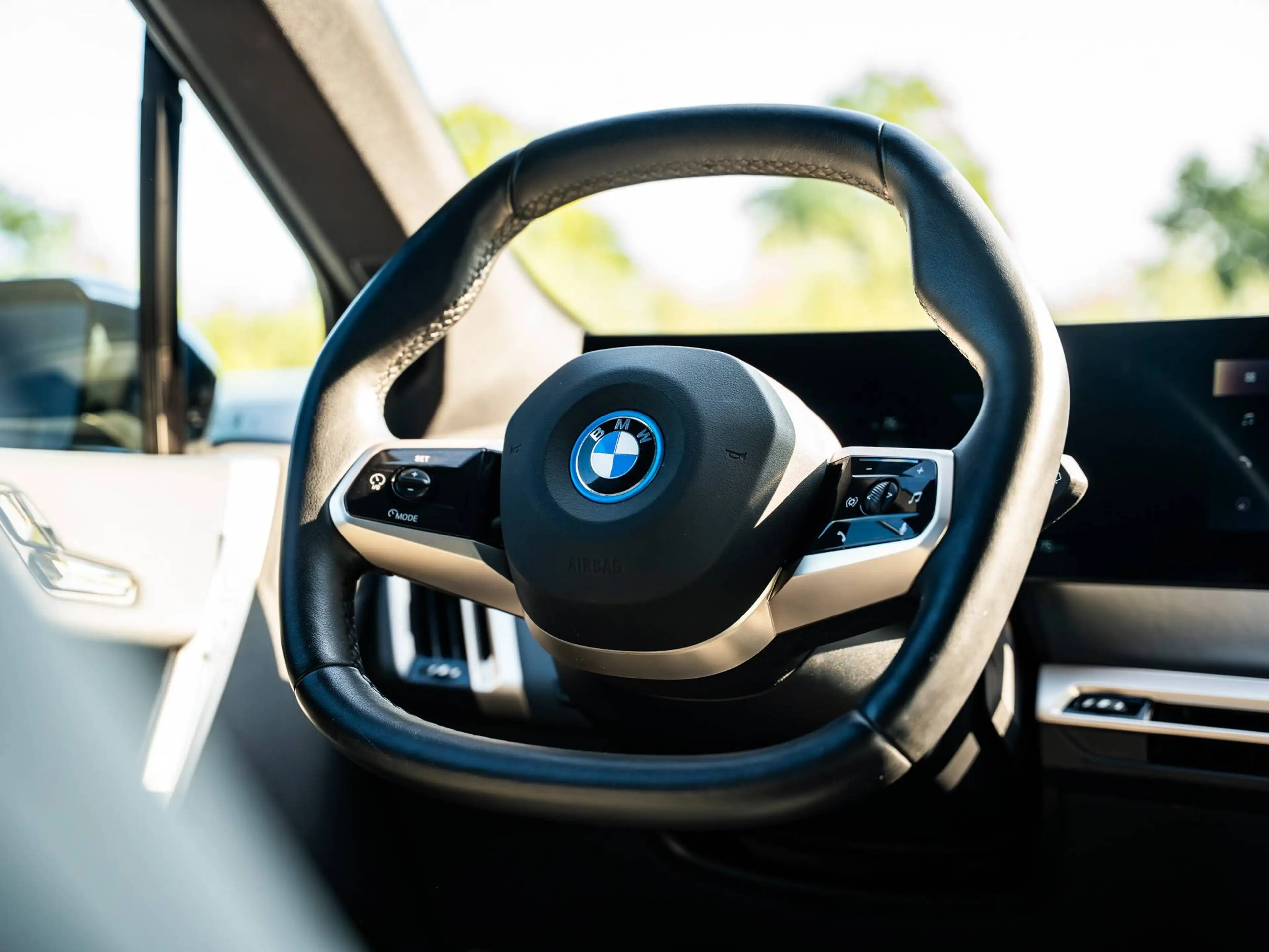 BMW iX xDrive40 - Sky Lounge - Laser - 360° - Harman Kardon - Trekhaak - 22" - ACC - HUD — photo 11