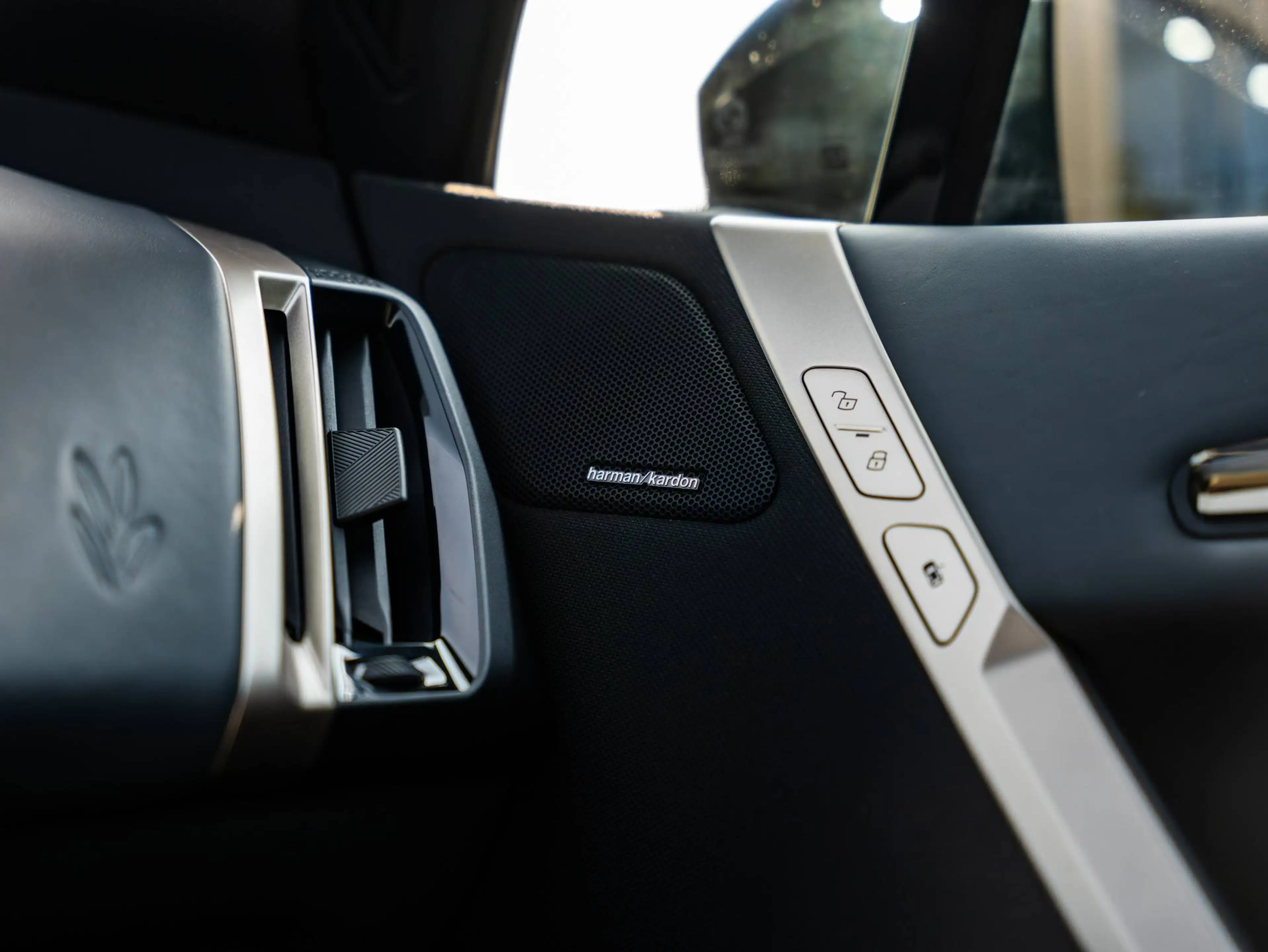 BMW iX xDrive40 - Sky Lounge - Laser - 360° - Harman Kardon - Trekhaak - 22" - ACC - HUD — photo 14