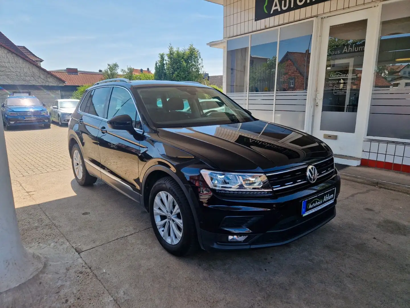 Volkswagen Tiguan Comfortline BMT/Start-Stopp Kamera AHK Nero - 1