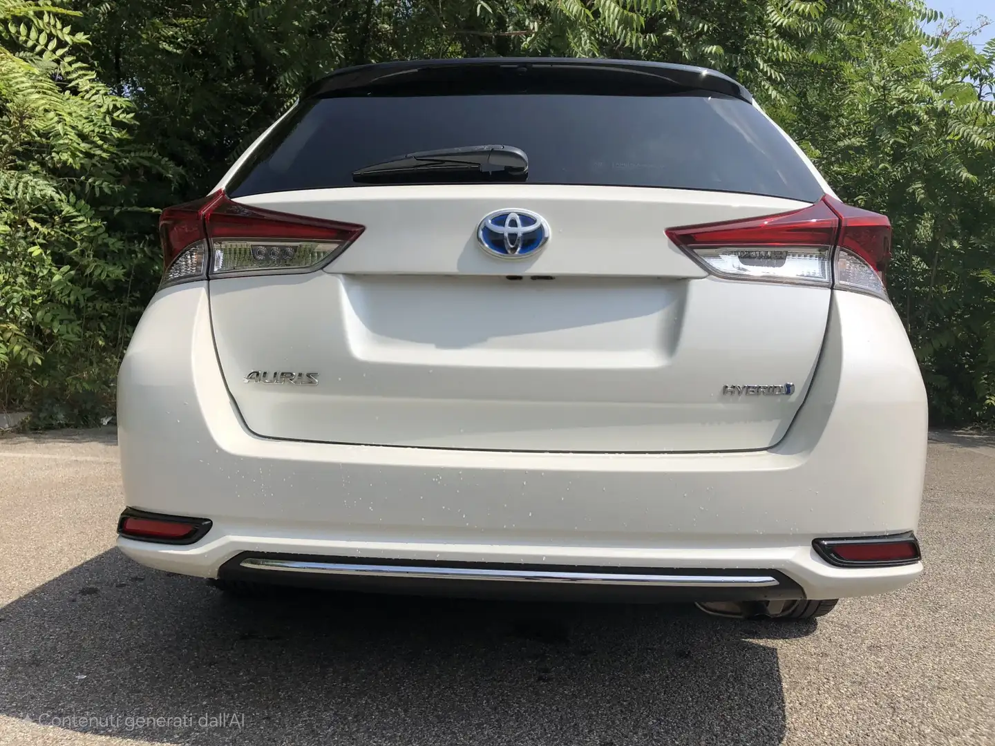 Toyota Auris Touring Sports 1.8h Black Edition cvt + GPL Bianco - 2
