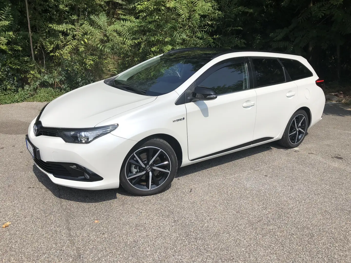 Toyota Auris Touring Sports 1.8h Black Edition cvt + GPL Bianco - 1
