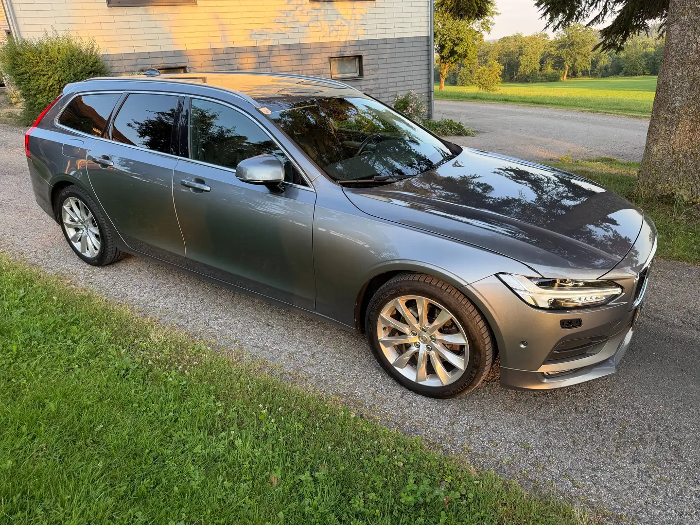 Volvo V90 V90 D4 Geartronic Momentum Momentum Grau - 1