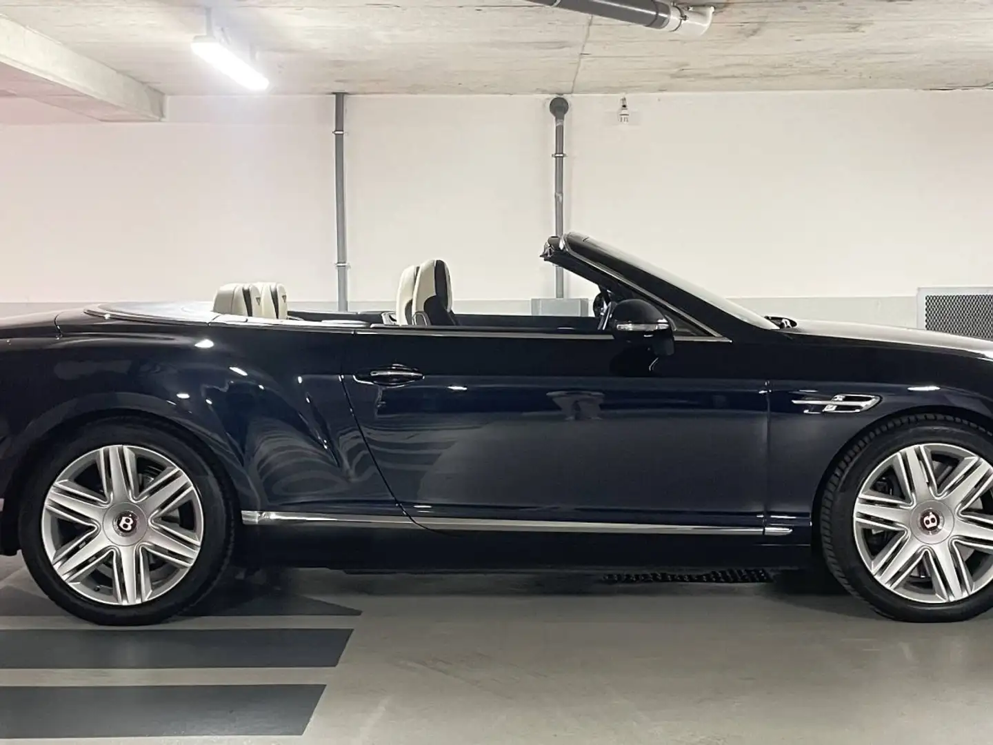 Bentley Continental V8 4.0 Blauw - 2