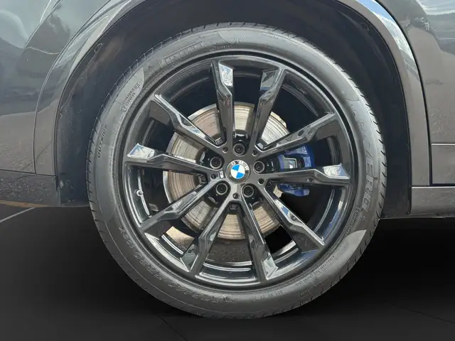 BMW X4 M view 12