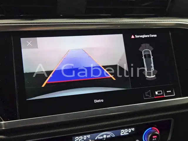 Audi Q3 view 15
