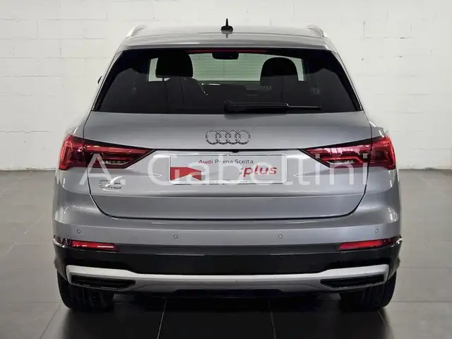 Audi Q3 view 5