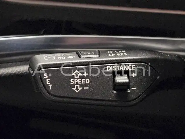 Audi Q3 view 10