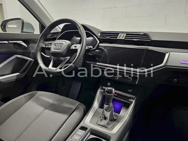 Audi Q3 view 6