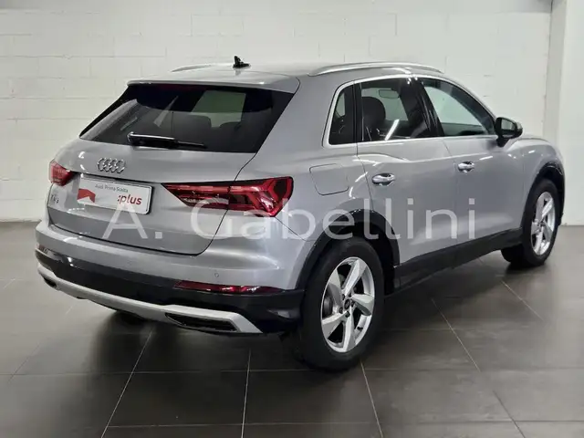 Audi Q3 view 4
