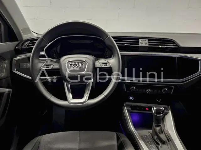 Audi Q3 view 7