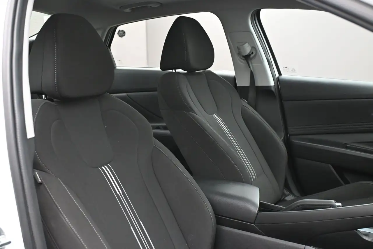 Hyundai ELANTRA снимка Hyundai ELANTRA