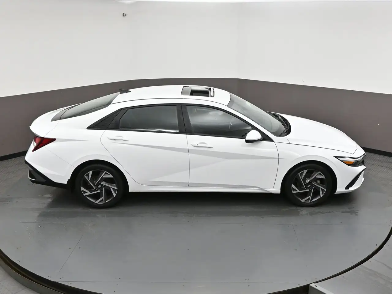 Hyundai ELANTRA снимка Hyundai ELANTRA