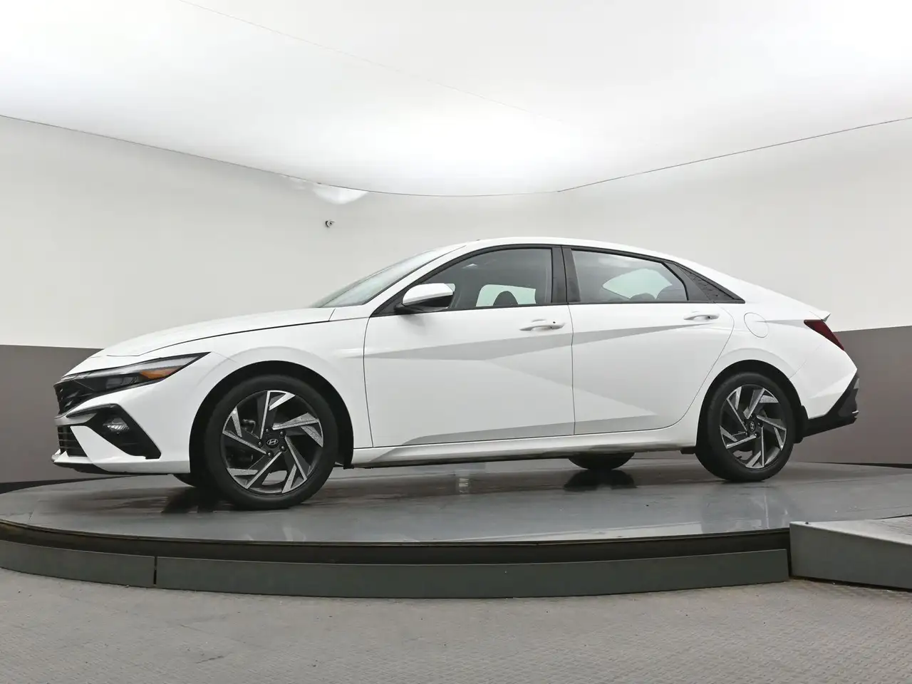 Hyundai ELANTRA снимка Hyundai ELANTRA