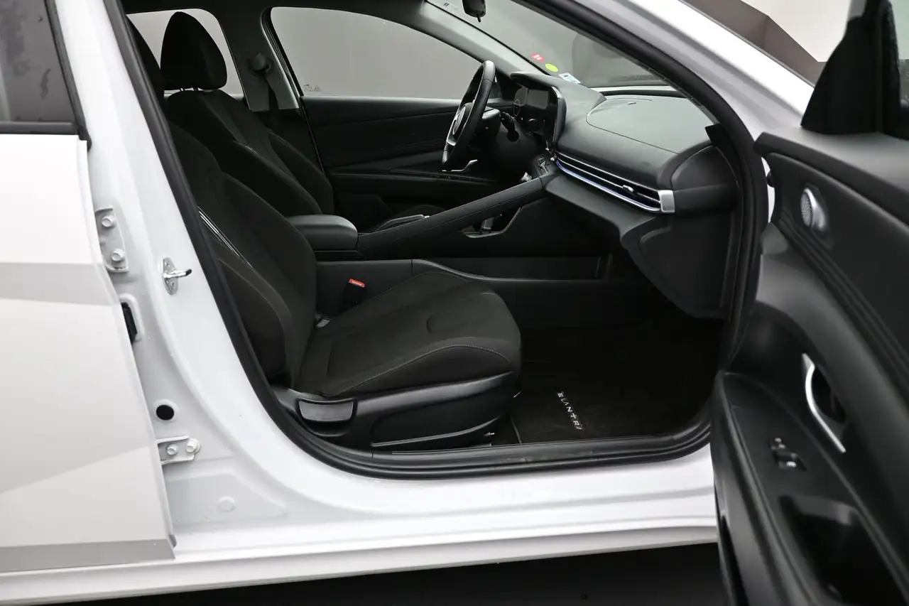 Hyundai ELANTRA снимка Hyundai ELANTRA