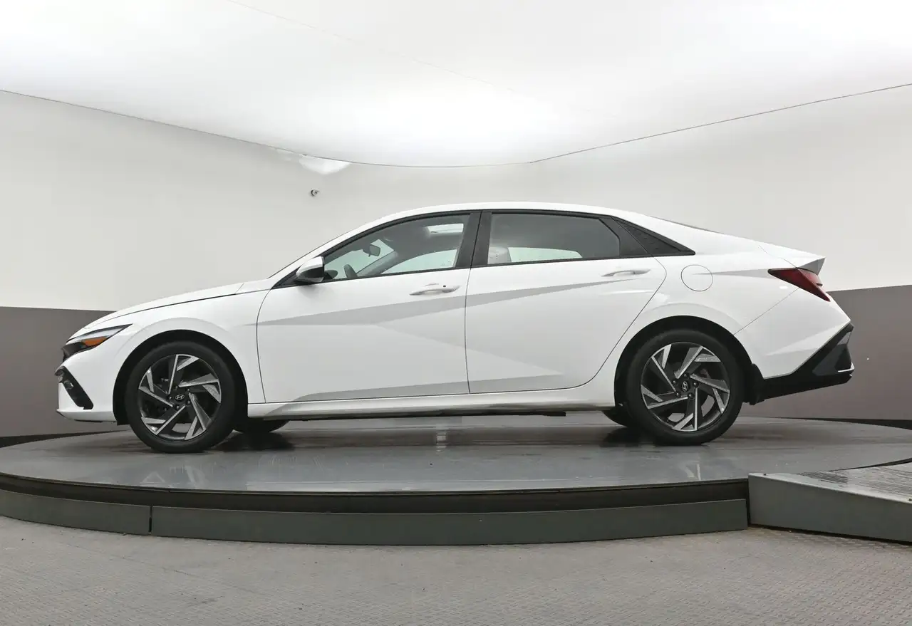 Hyundai ELANTRA снимка Hyundai ELANTRA