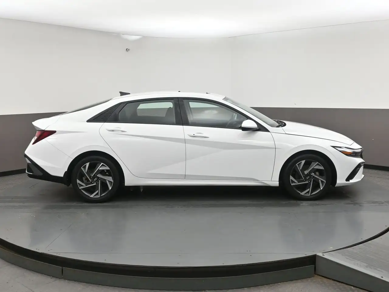 Hyundai ELANTRA снимка Hyundai ELANTRA