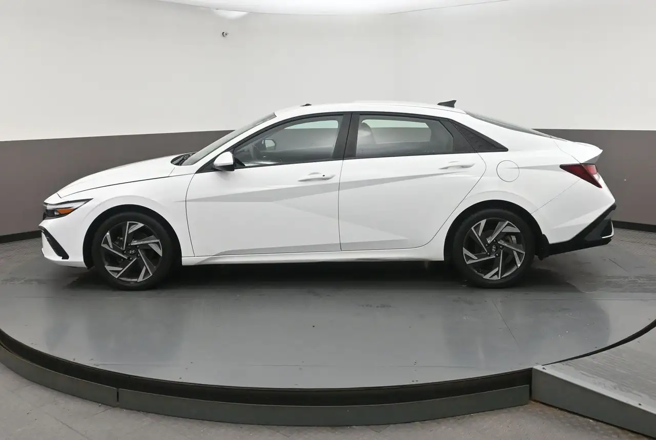 Hyundai ELANTRA снимка Hyundai ELANTRA