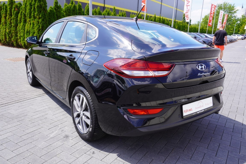 Hyundai i30 Fastback 1.4 T-GDI Premium LED Navi Kamera — photo 2