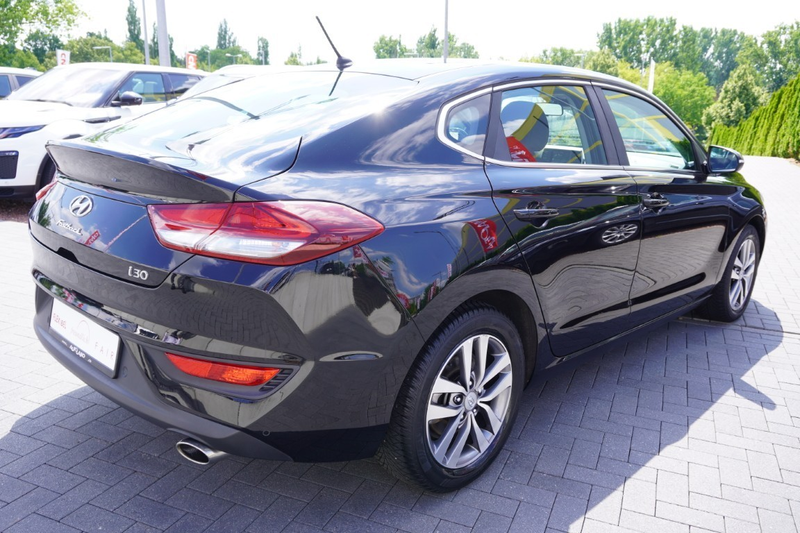 Hyundai i30 Fastback 1.4 T-GDI Premium LED Navi Kamera — photo 4