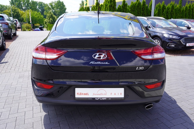 Hyundai i30 Fastback 1.4 T-GDI Premium LED Navi Kamera — photo 3