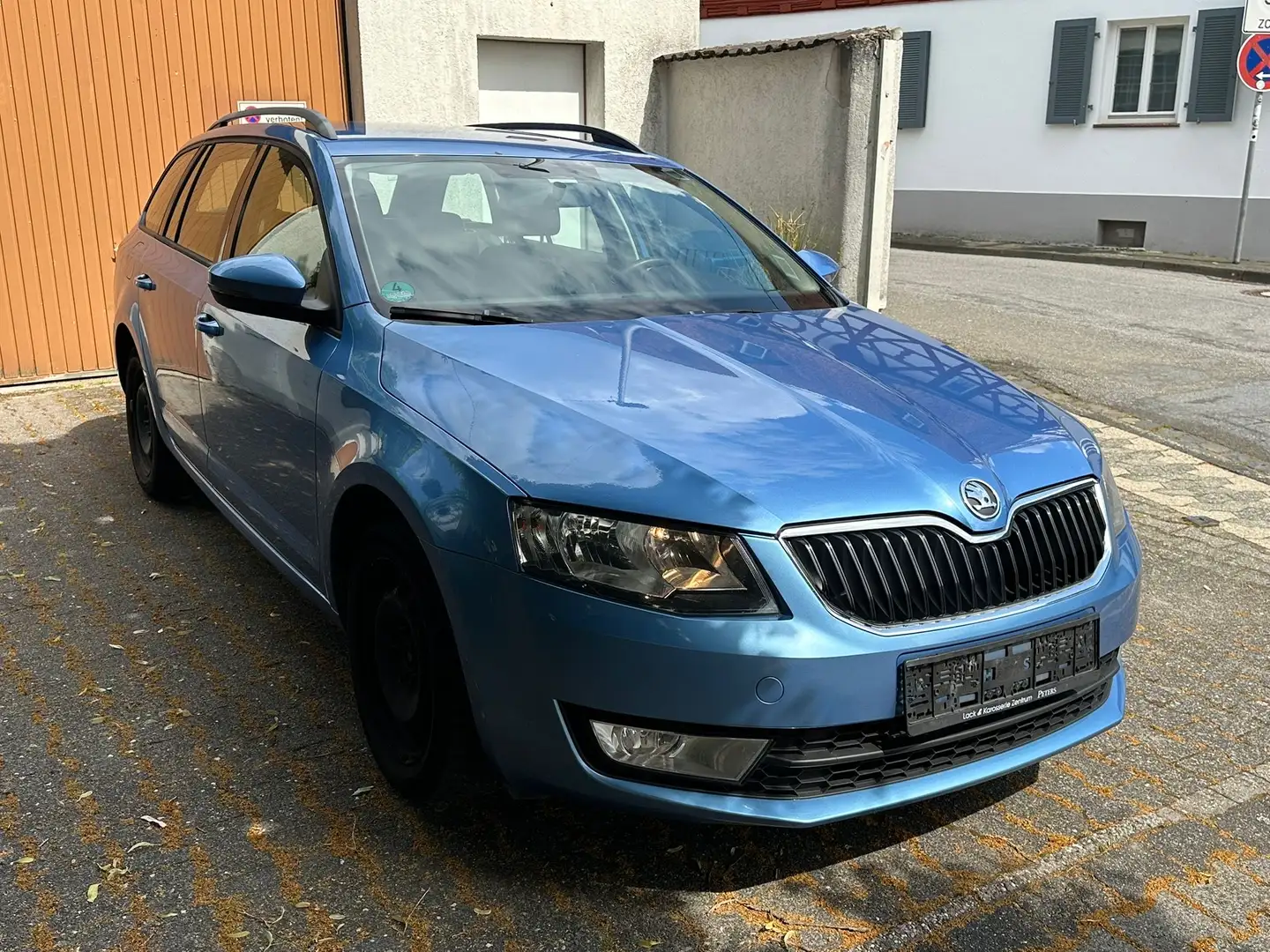 Skoda Octavia Combi 1.6 TDI 4x4 Ambition 1 Hand Blau - 2