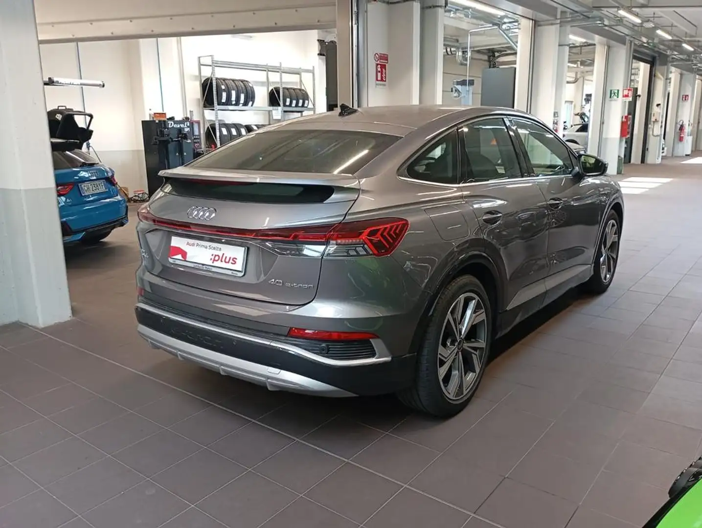 Audi Q4 e-tron Sportback 40 S line edition Grau - 2