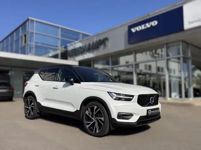Volvo XC40 D4*AWD*R Design*AHK*Pano*ACC*BLIS*20Z*360°