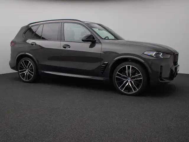 BMW X5 X5 M view 4