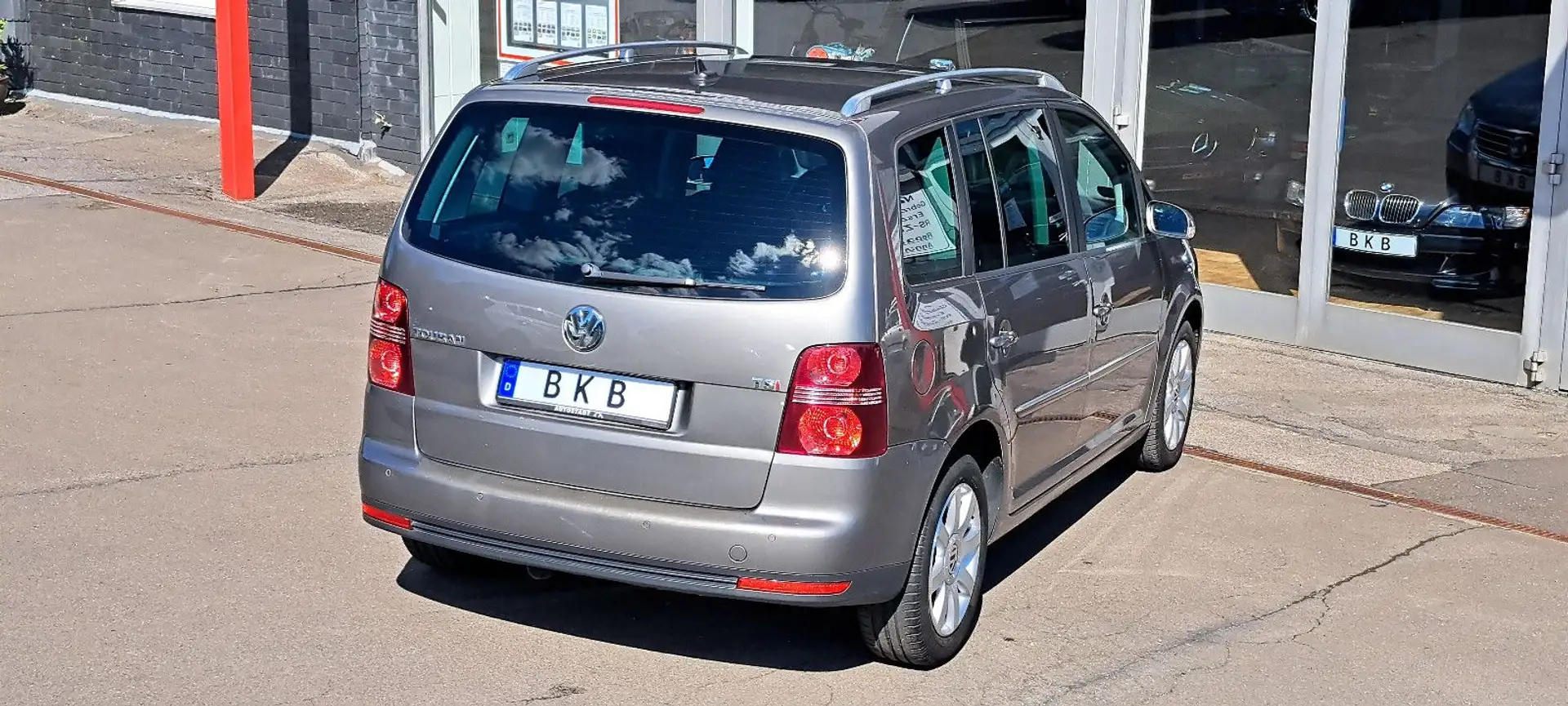 Volkswagen Touran DSG Highline Leder AHK Nav Sitzhzg PDC Grau - 2