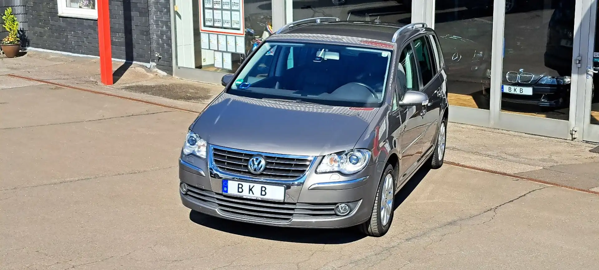 Volkswagen Touran DSG Highline Leder AHK Nav Sitzhzg PDC Grau - 1
