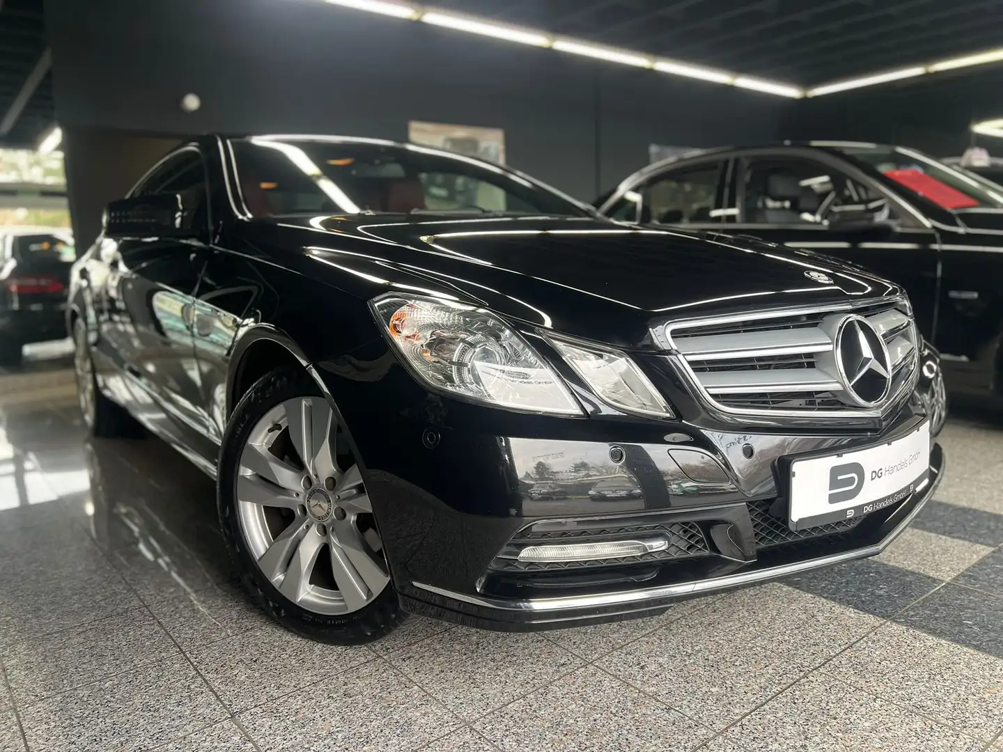 Mercedes-Benz E 200 E 200 CGI BlueEfficiency Avantgarde Schwarz - 2