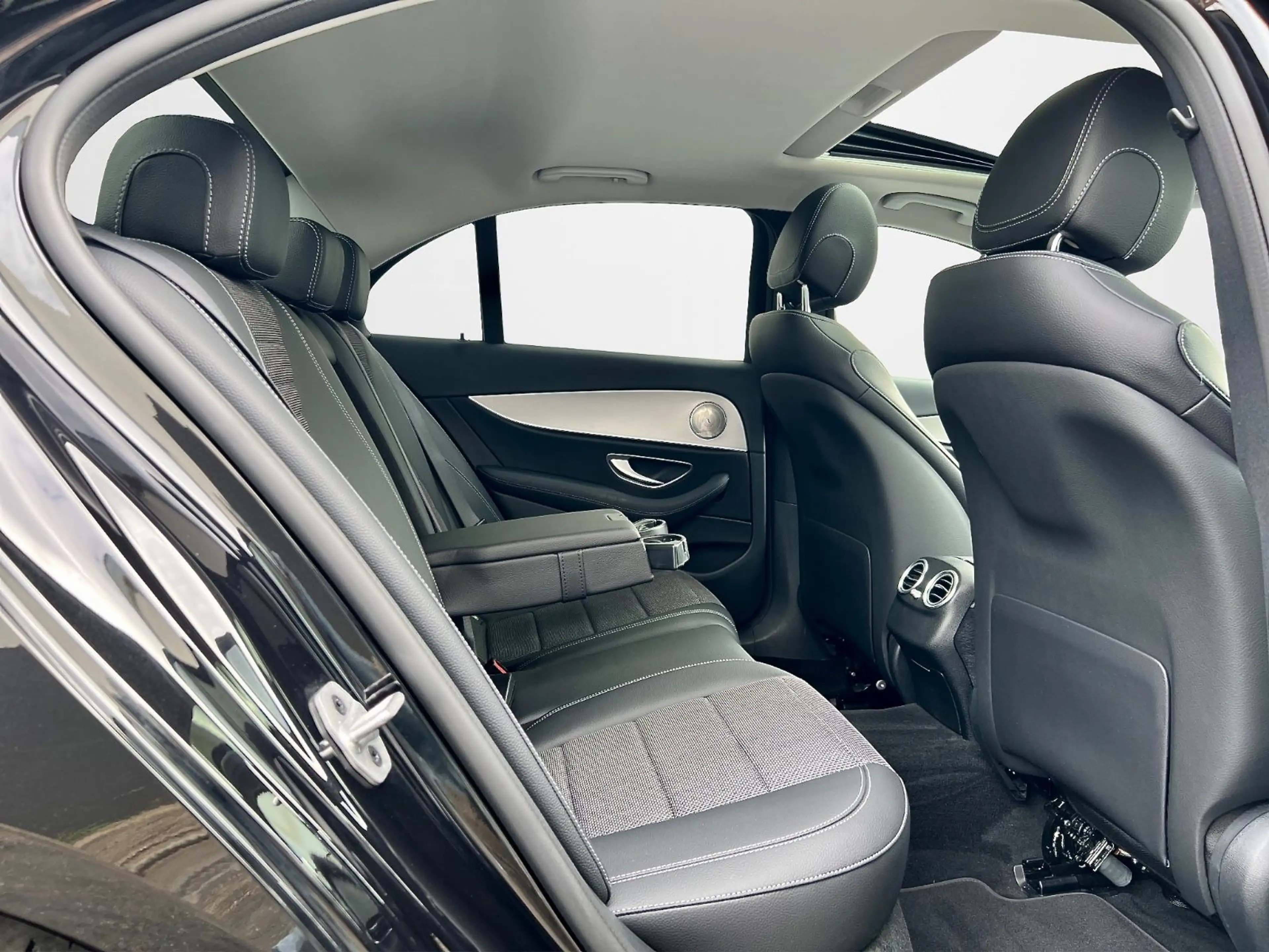 Mercedes-Benz E 400 d 4M*DISTRONIC*SCHIEBEDACH*MEMORY* — photo 12