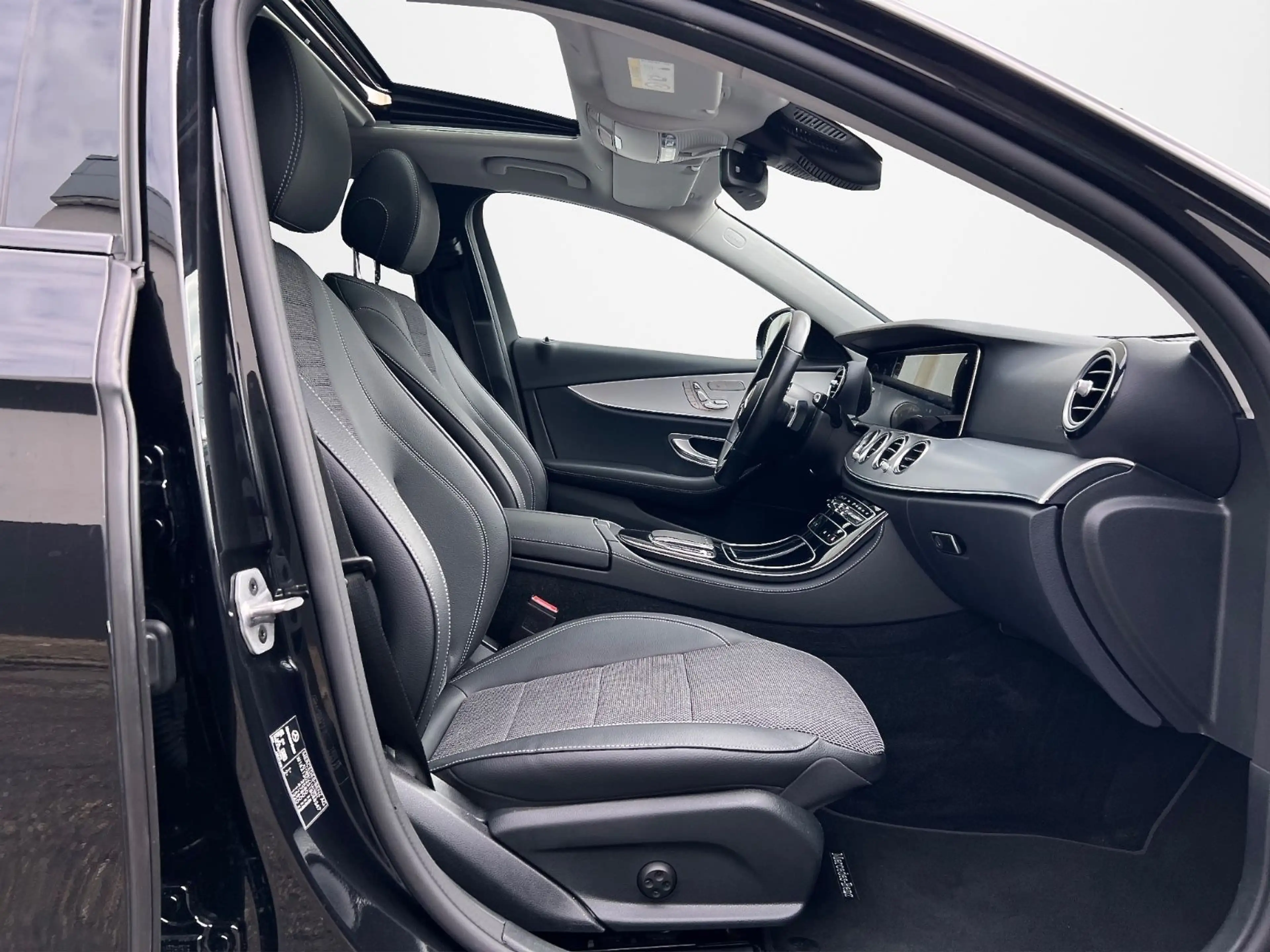 Mercedes-Benz E 400 d 4M*DISTRONIC*SCHIEBEDACH*MEMORY* — photo 11