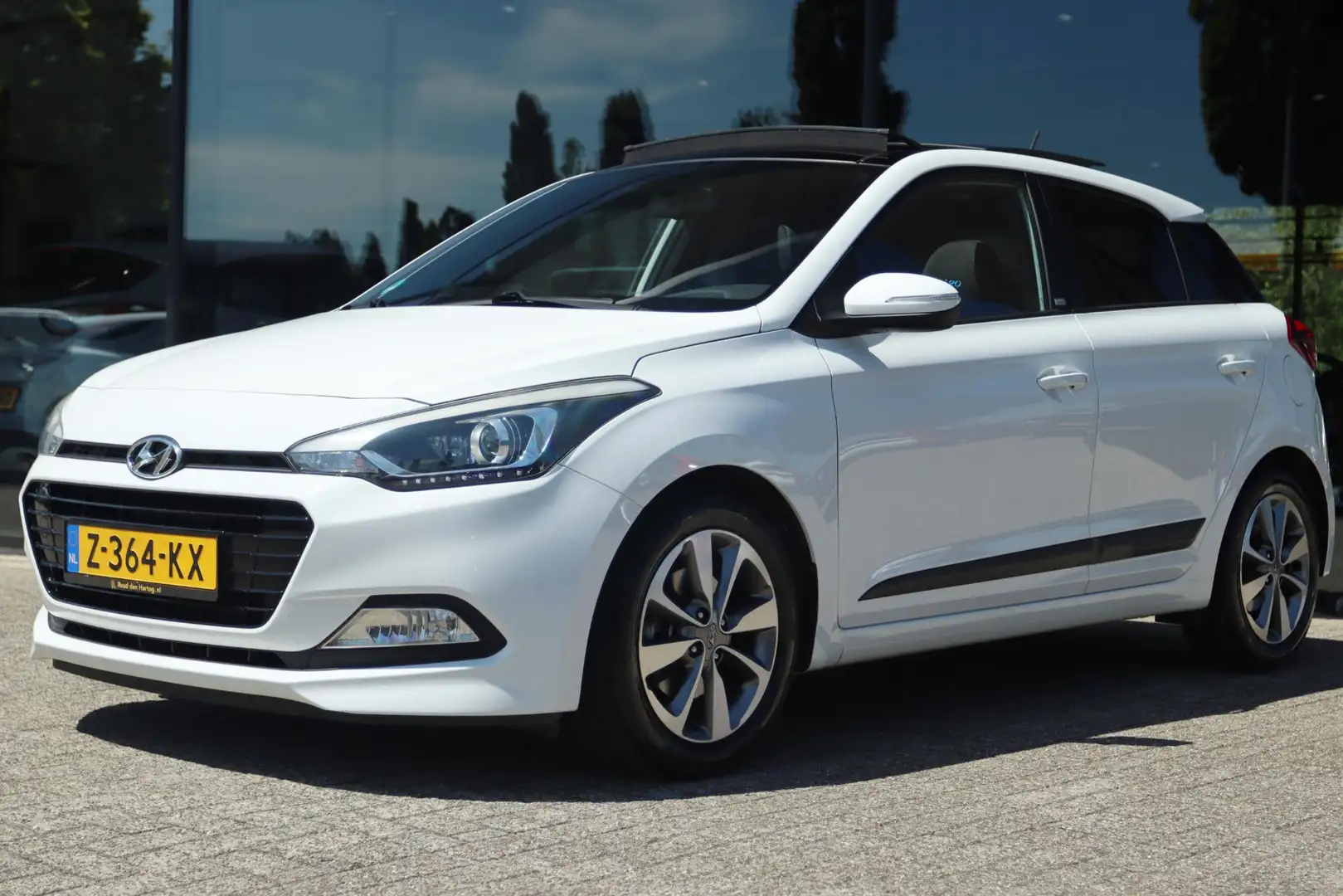 Hyundai i20 1.0 T-GDI 120PK PREMIUM | PANO | CAMERA | NAVI | C Blanc - 1