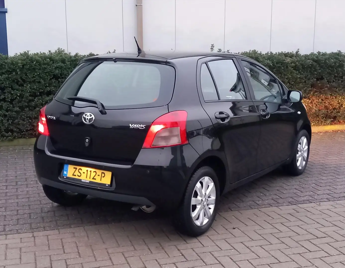 Toyota Yaris 1.3 16V VVT-I 5DR Cool Schwarz - 2