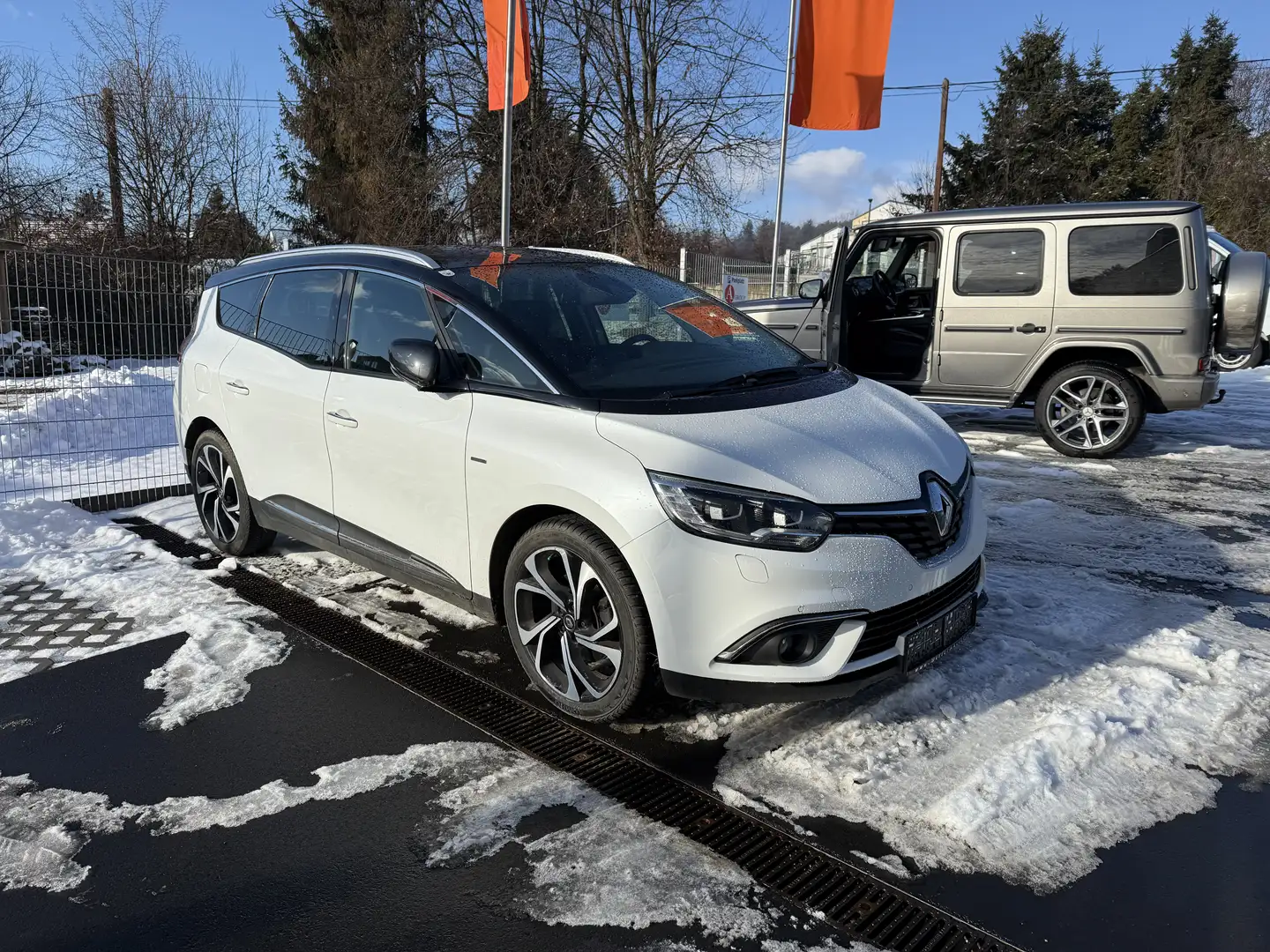 Renault Grand Scenic Automatik, Bose Panorama Teillleder AHK etc. Weiß - 1