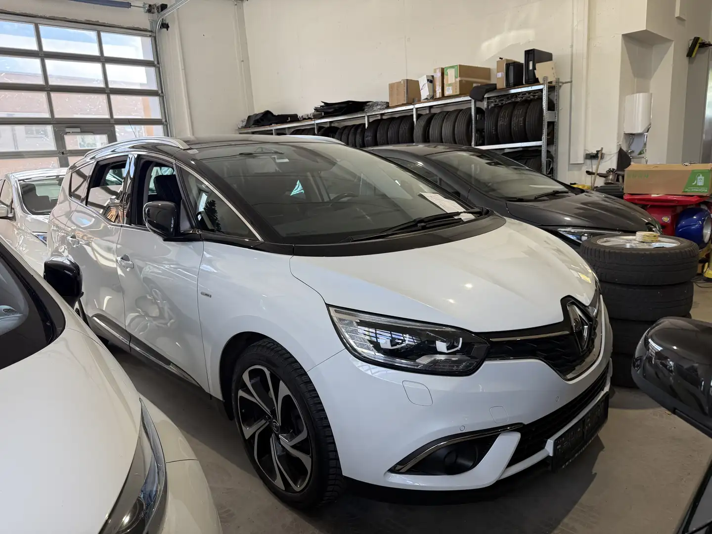 Renault Grand Scenic Automatik, Bose Panorama Teillleder AHK etc. Weiß - 1