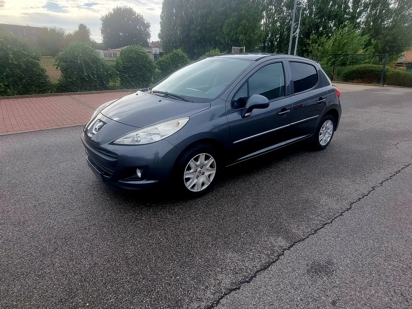 Peugeot 207 207+ 1.4i Access 1 er PROPRIÉTAIRE Grau - 1