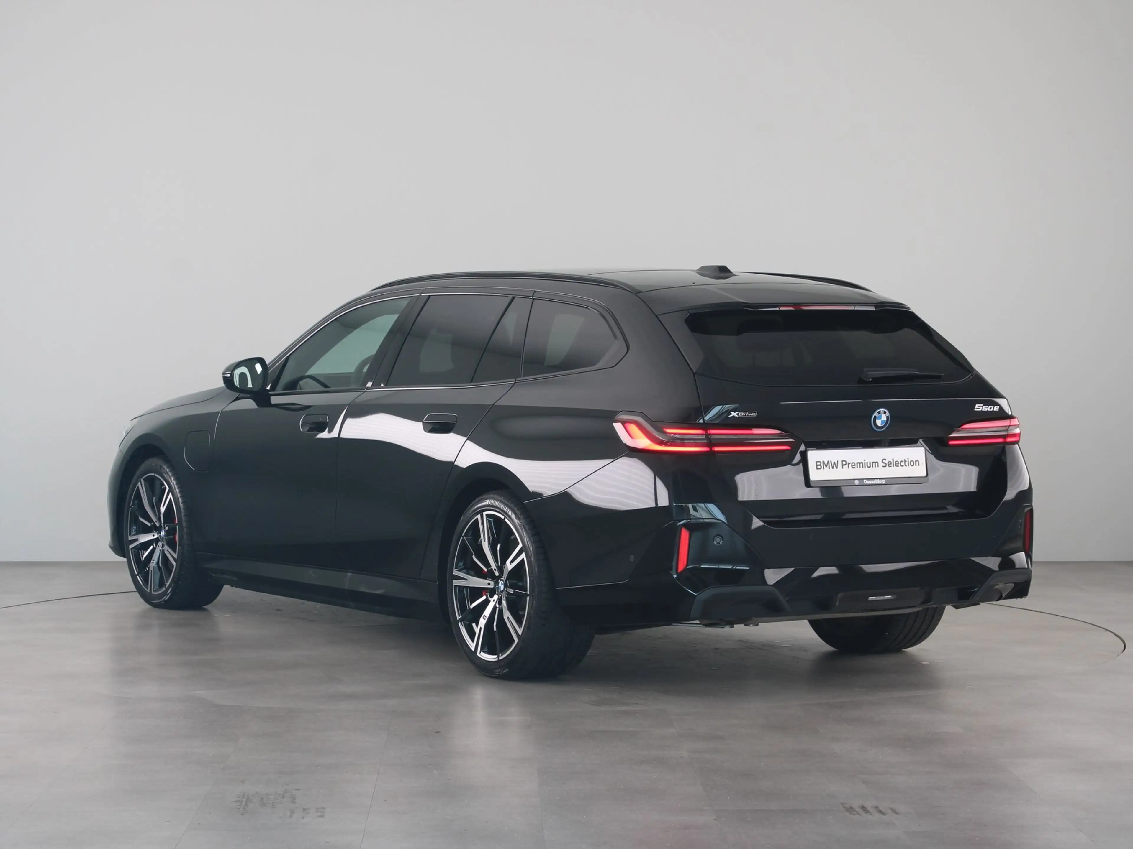 BMW 550 5 Serie 550e Touring xDrive — photo 13