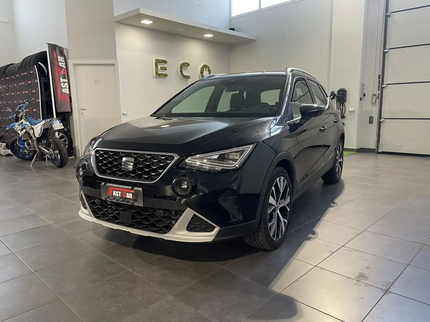 SEAT Arona 1.0 TGI Xperience Nero - 1