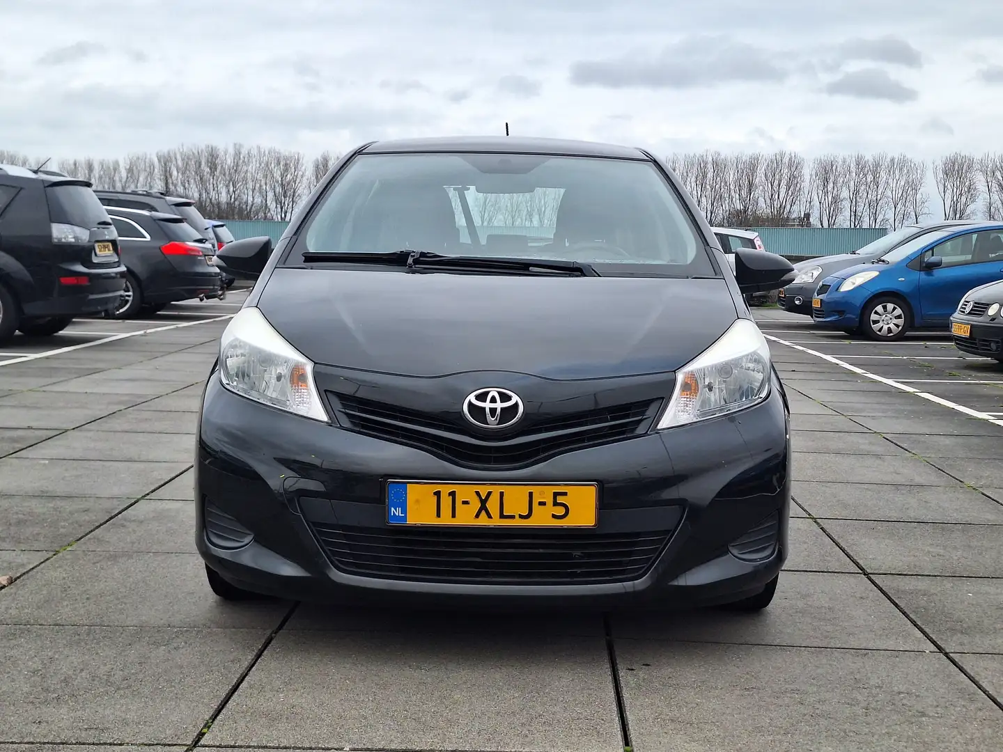 Toyota Yaris €3850,-1.0 VVT-i Aspiration Aircondition 2012 Szary - 2
