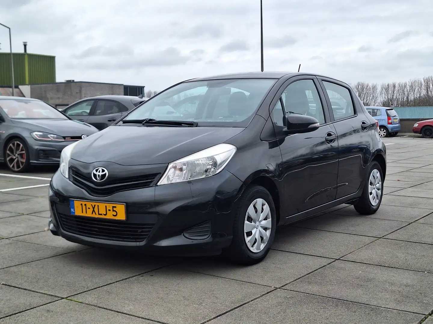 Toyota Yaris €3850,-1.0 VVT-i Aspiration Aircondition 2012 Szary - 1