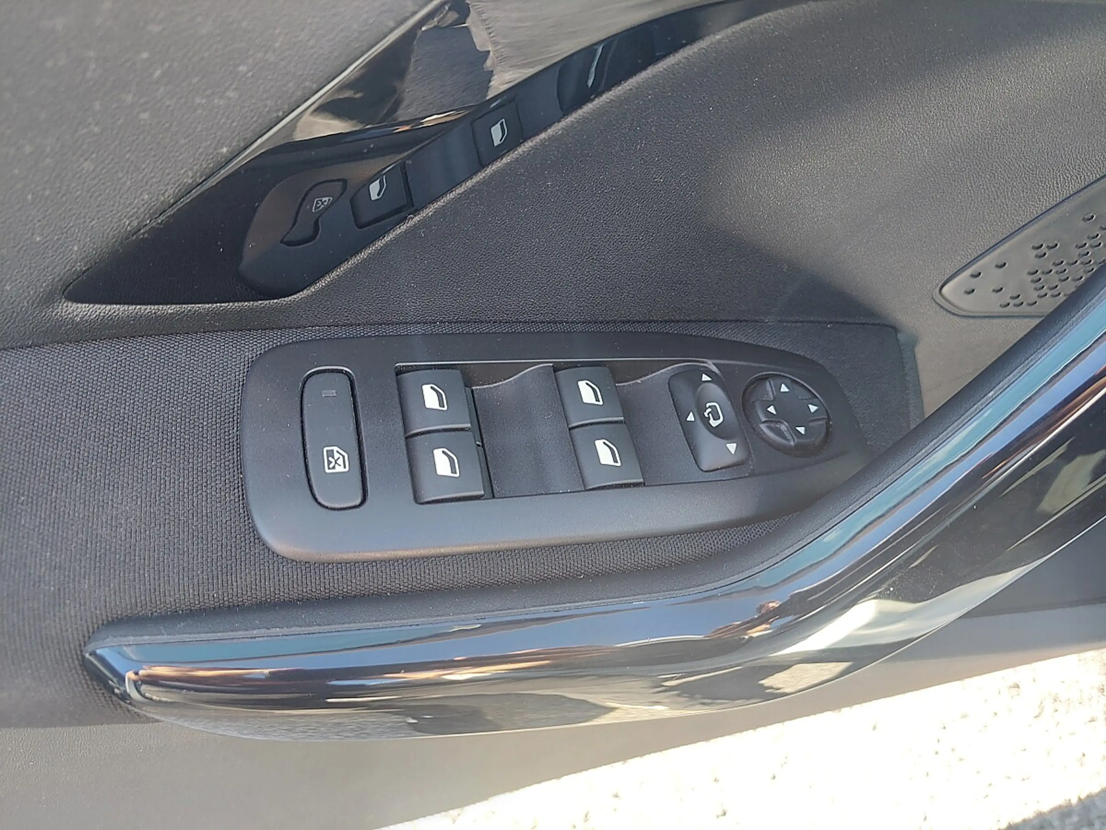 Peugeot 2008 1.5 BlueHDi 100 Signature (EURO 6d-TEMP) — photo 12
