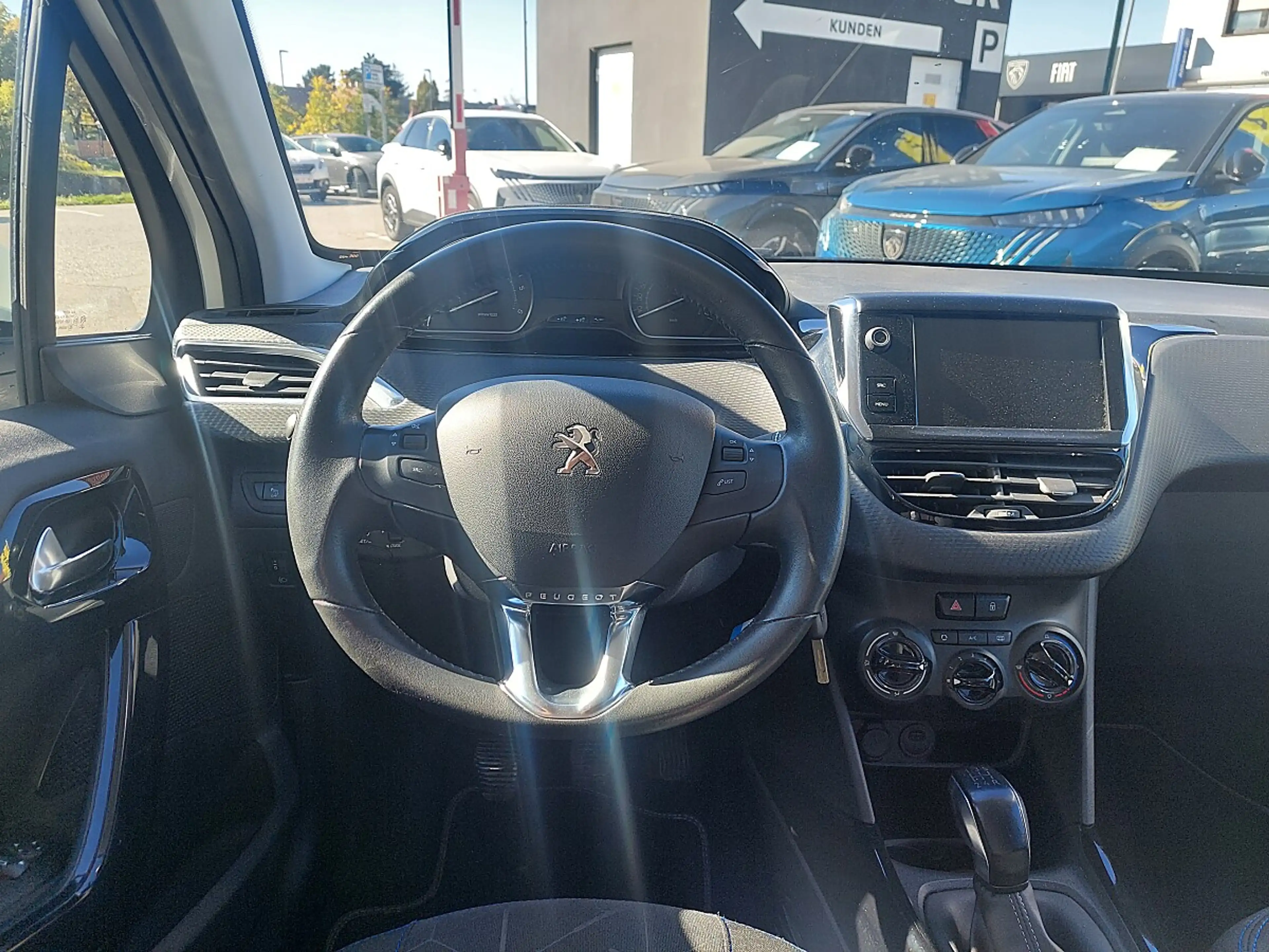 Peugeot 2008 1.5 BlueHDi 100 Signature (EURO 6d-TEMP) — photo 10