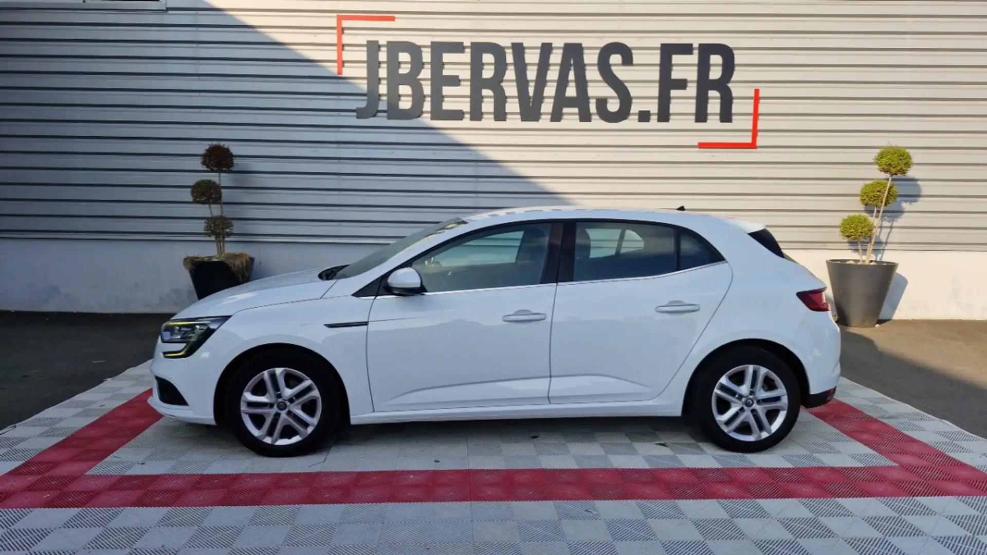 Renault Megane IV SOCIETE TCE 115 FAP AIR NAV REVERSIBLE 2 PL Blanc - 1