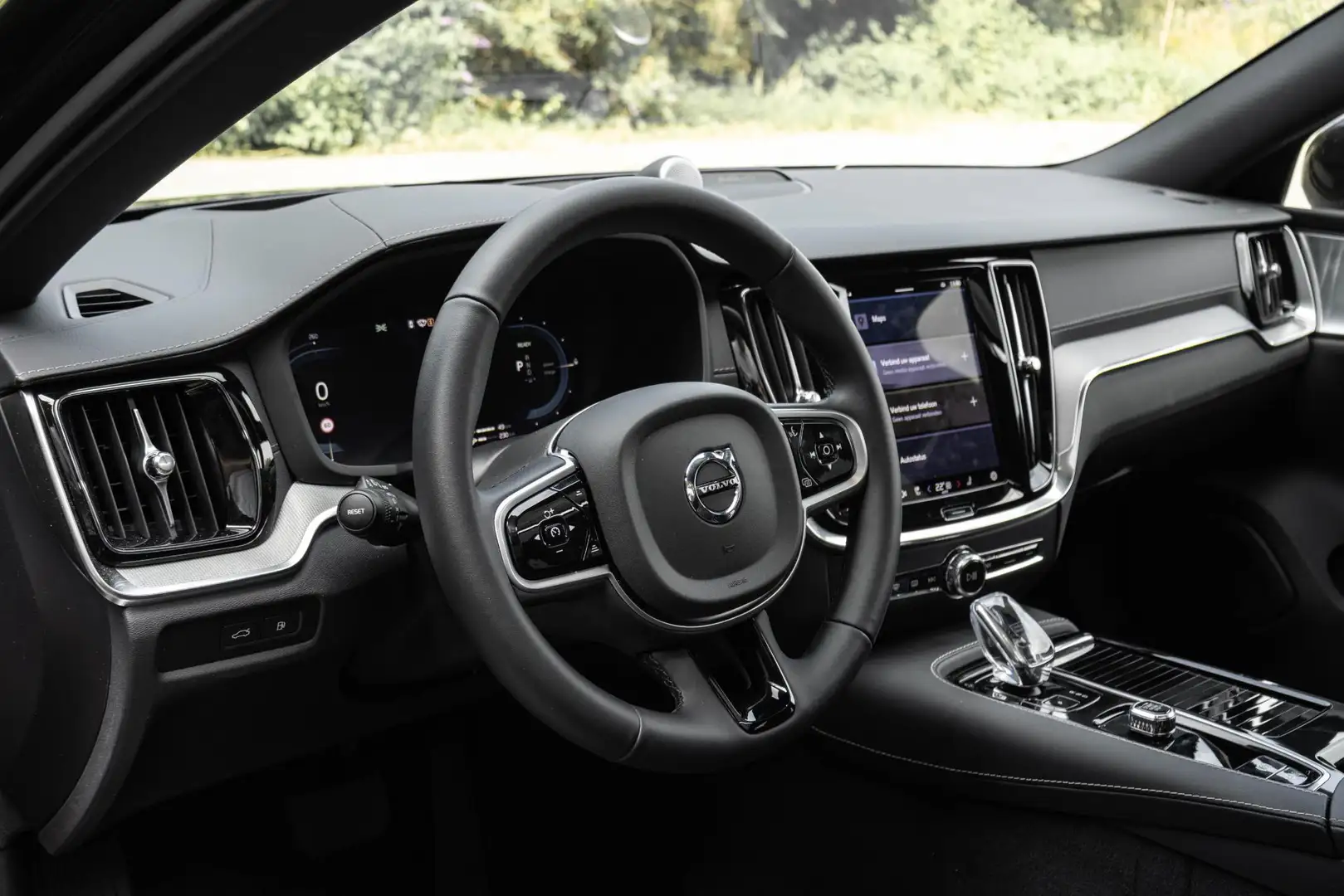 Volvo V60 T8 Automaat Twin Engine AWD Aut Ultimate Dark | Pr Noir - 2