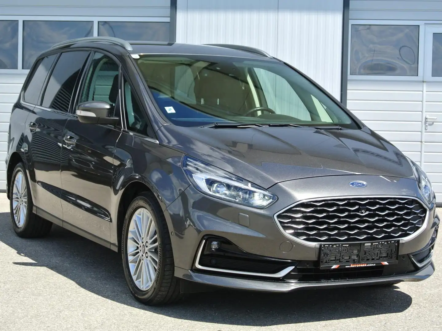 Ford Galaxy 2,5 Duratec Hybrid Vignale Aut. * LEDER * LED * Grau - 1