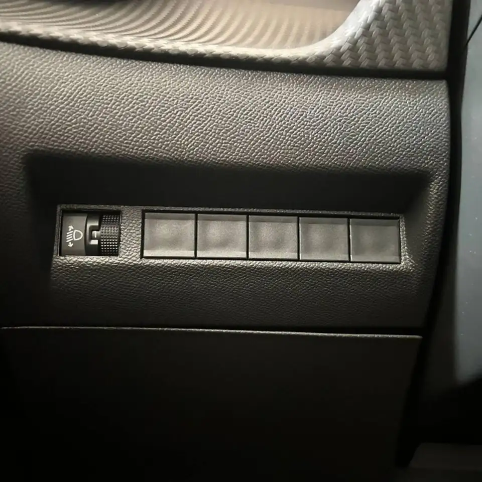 Peugeot 208 PureTech 100 Stop&Start 5 porte Allure 28