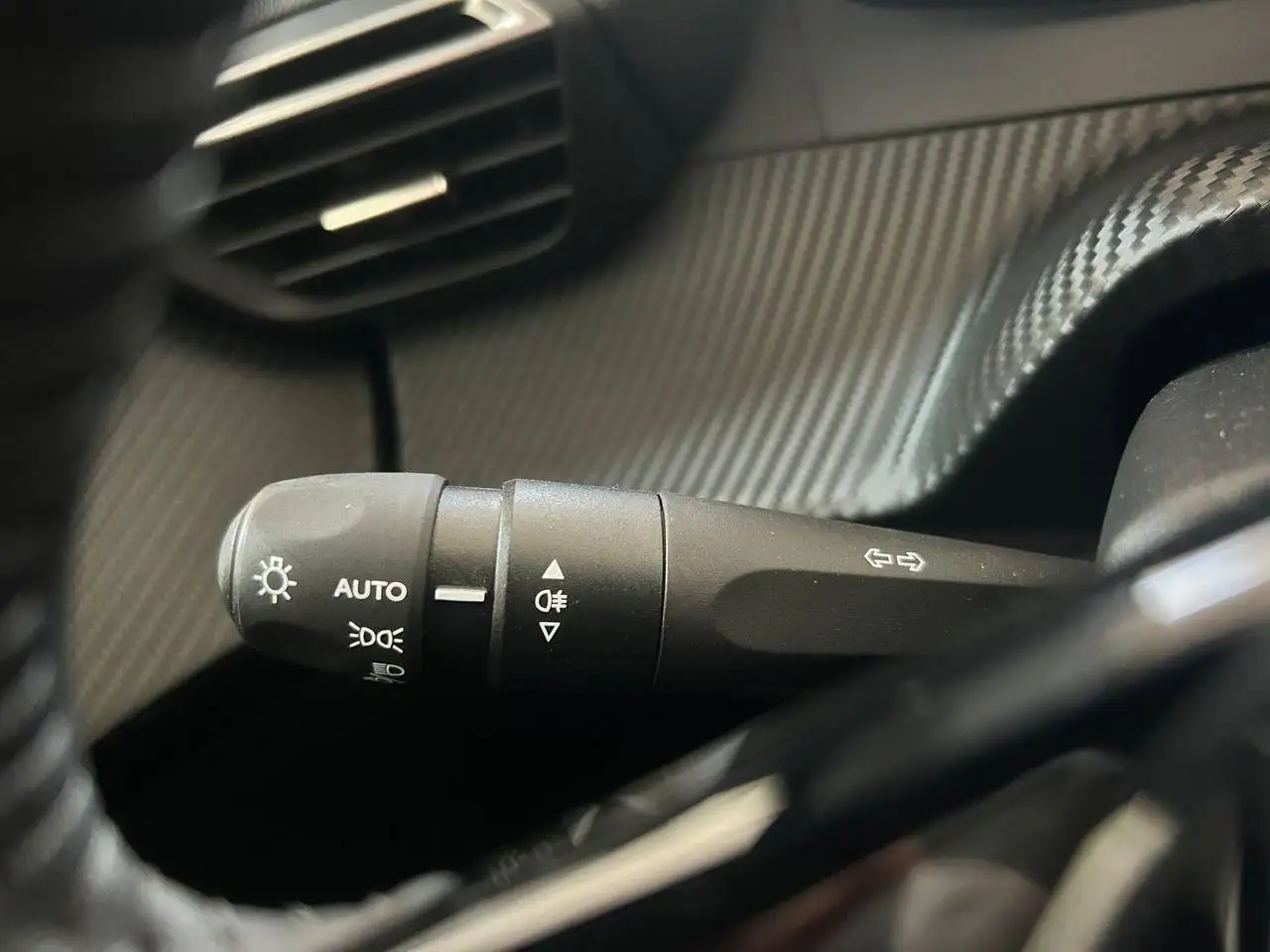 Peugeot 208 PureTech 100 Stop&Start 5 porte Allure 16